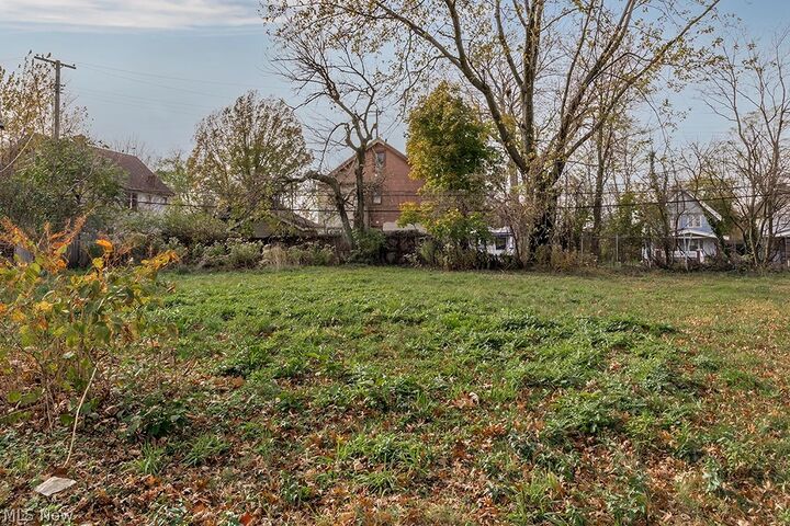 Property Photo:  1274 E 134th Street  OH 44112 