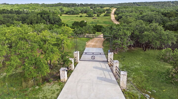 Property Photo:  271 Rollin N Ranch Rd Road  TX 78606 
