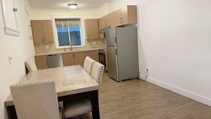 Property Photo:  5335 Irving Street Street Ensuite  BC V5H 1V1 