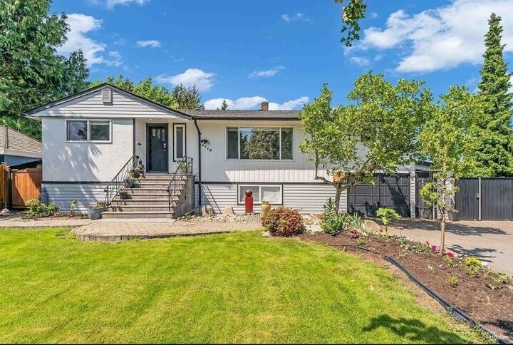 4729 64 Street — photo 1