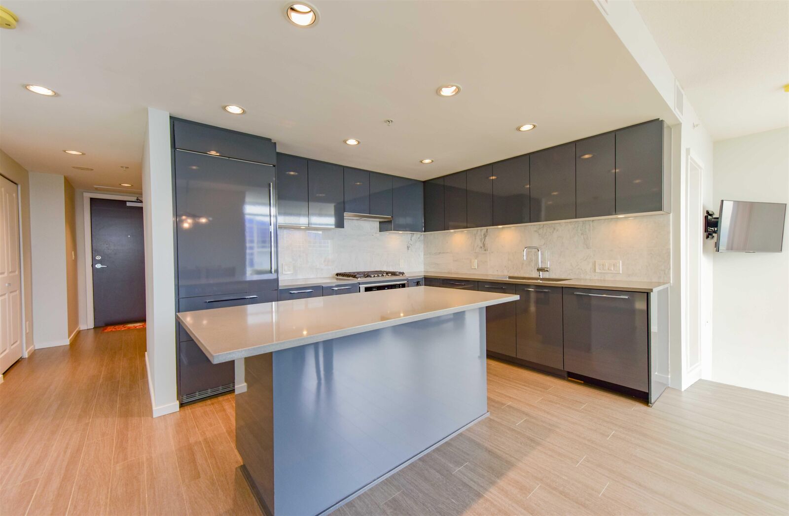 Property Photo: 6700 Dunblane Avenue 2808 BC V5H 0J3