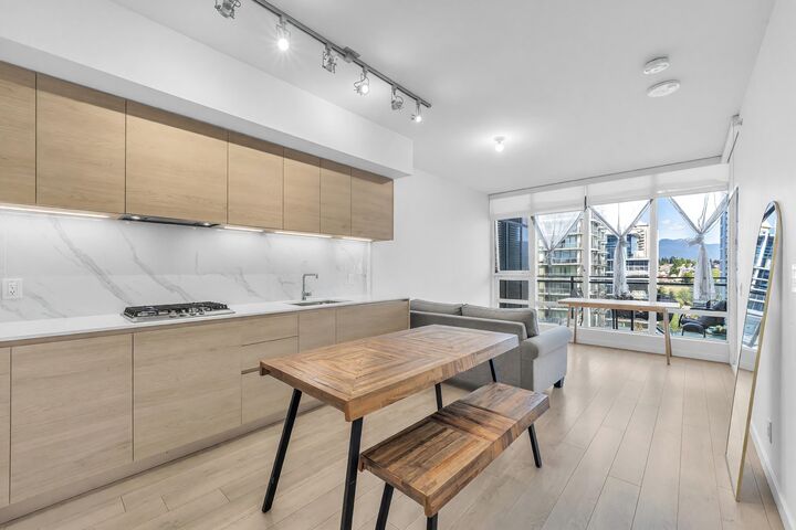 Property Photo: 2085 Skyline Court 1203 BC V5C 0M6