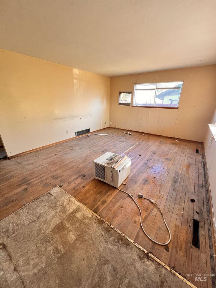 Property Photo:  1065 Gridley Dr.  ID 83647 