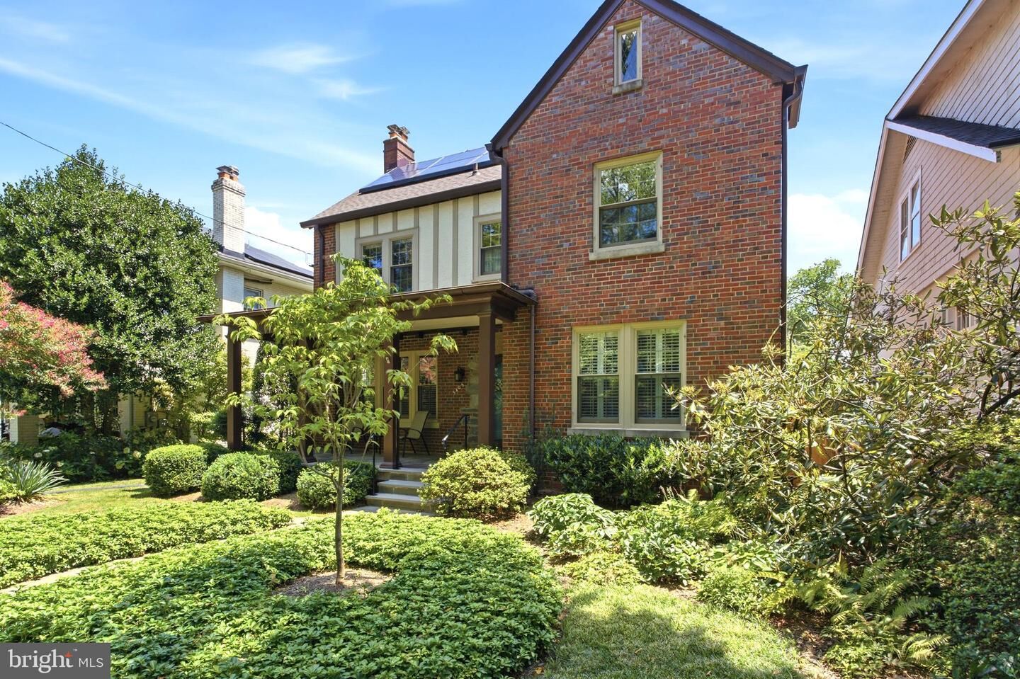 Property Photo:  5405 39th Street NW  DC 20015 