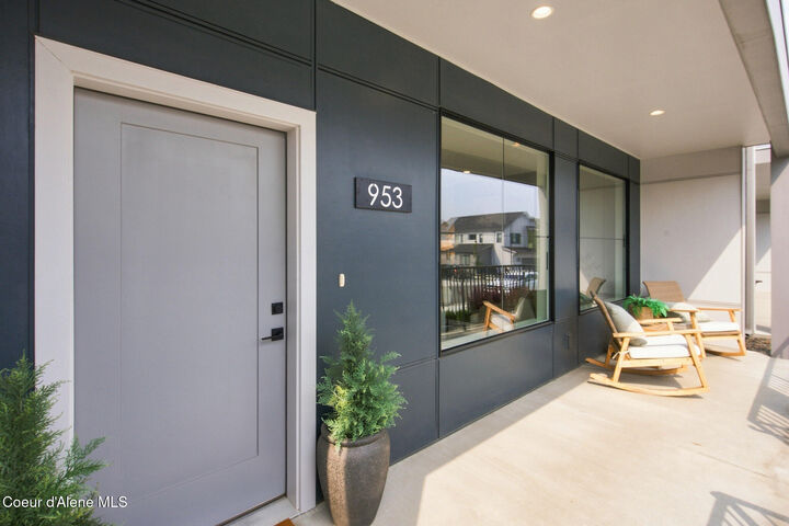 Property Photo:  953 E Railroad Ave  ID 83854 