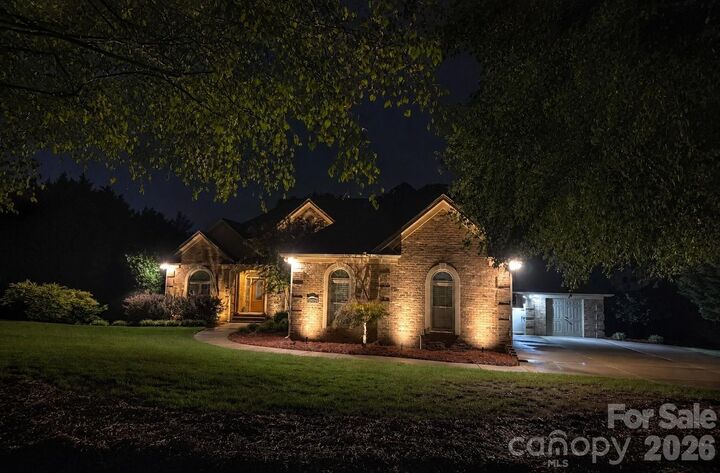 Property Photo:  1001 Heritage Acres Drive  NC 28104 