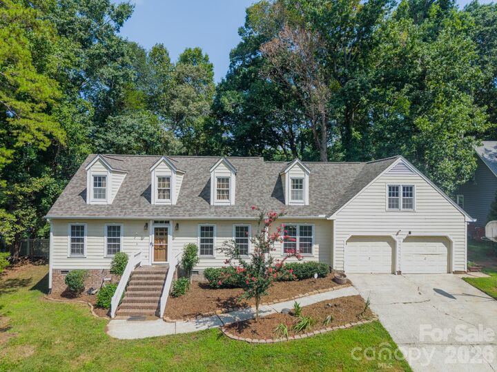 Property Photo:  5815 Chapel Creek Court  NC 28226 