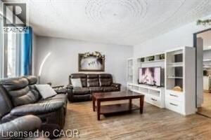 Property Photo: 510 Oakridge Place ON N2L 4P2