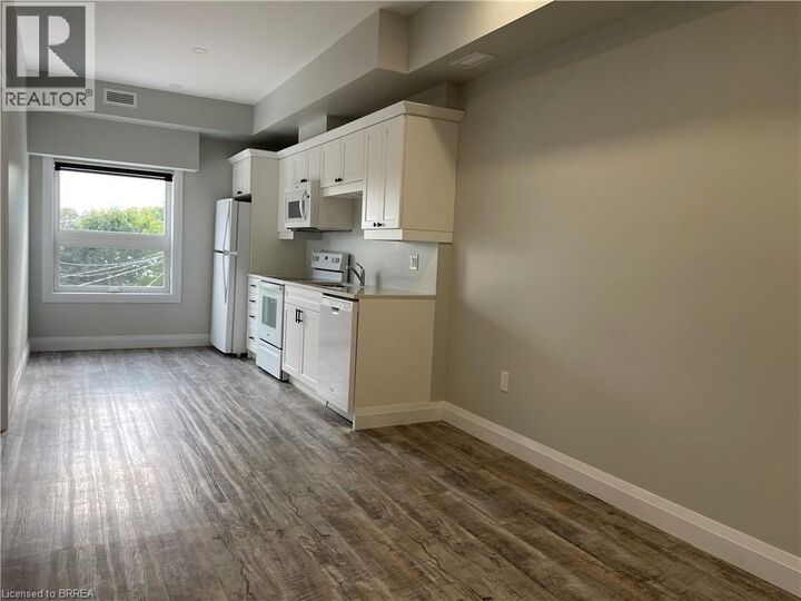Property Photo:  124 King Street 102  ON N4B 1X8 