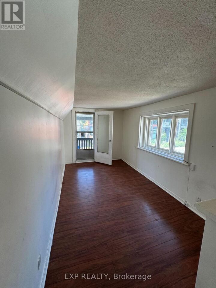 Property Photo: 72 Barrette Street 2 ON K1L 8A3