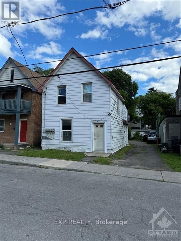 Property Photo: 70 Barrette Street 3 ON K1L 8A3