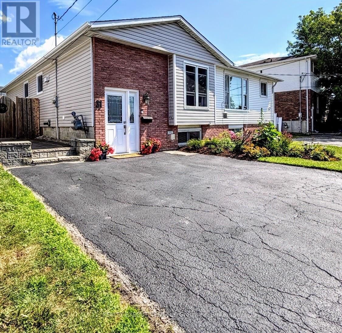 Property Photo:  31 McGibbon Street  ON P1B 8T5 