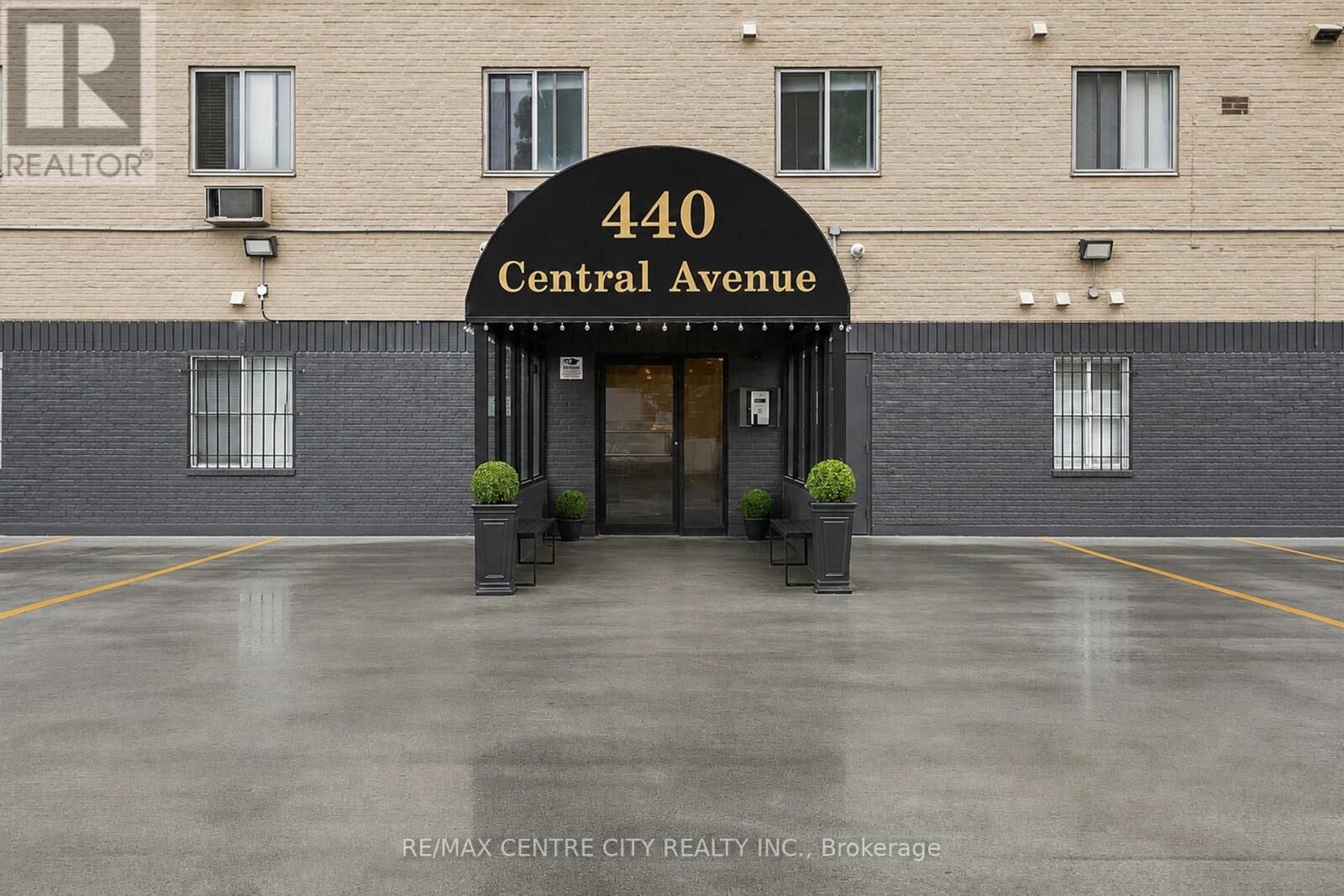 Property Photo: 440 Central Avenue 405 ON N6B 2E5
