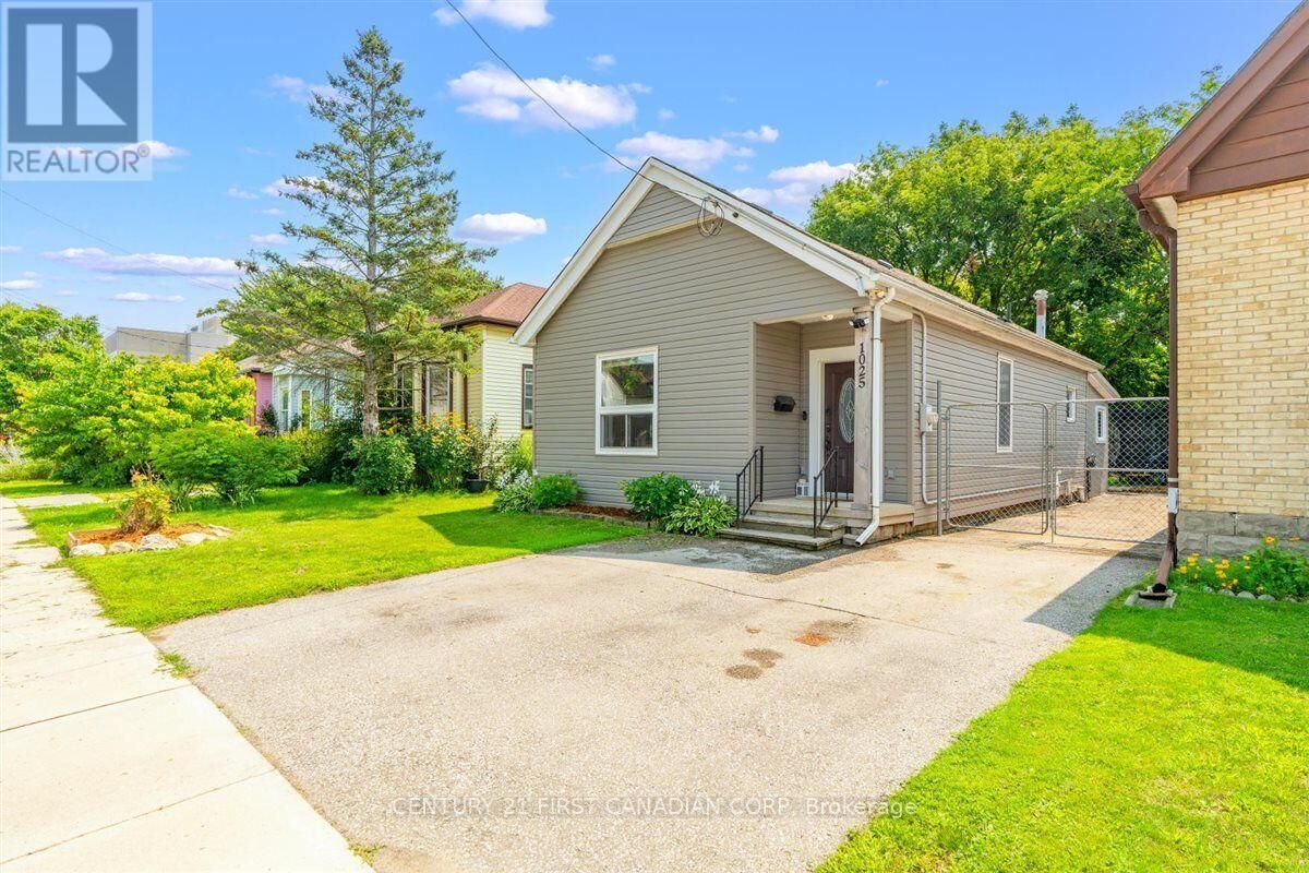 Property Photo:  1025 King Street  ON N5W 2X7 