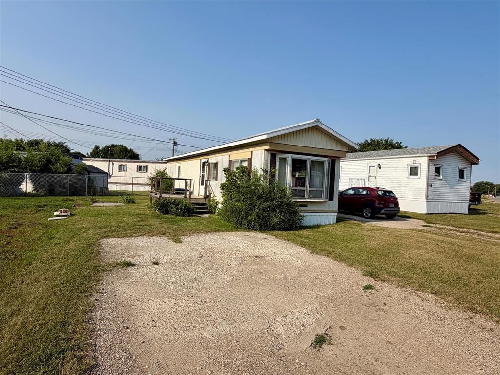 Property Photo:  49 Swanson Avenue  MB R7C 0A2 