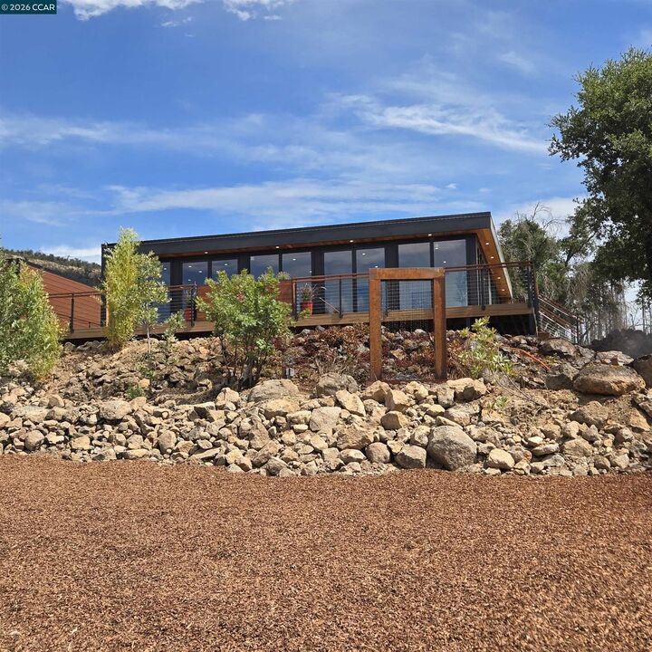 Property Photo: 139 Oak St CA 94574