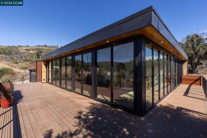 Property Photo: 139 Oak St CA 94574
