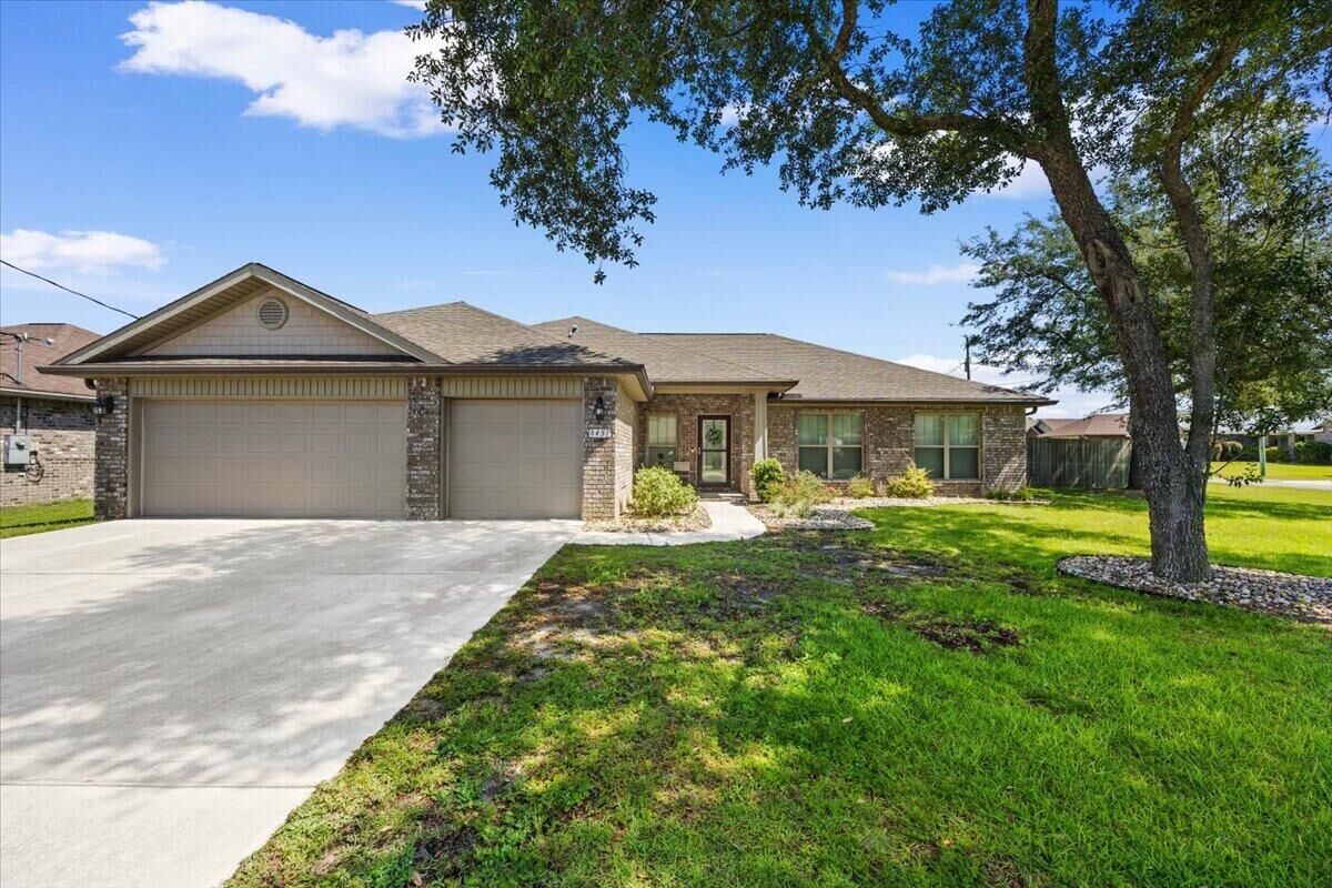 Property Photo: 8451 Holley Hills Circle FL 32566