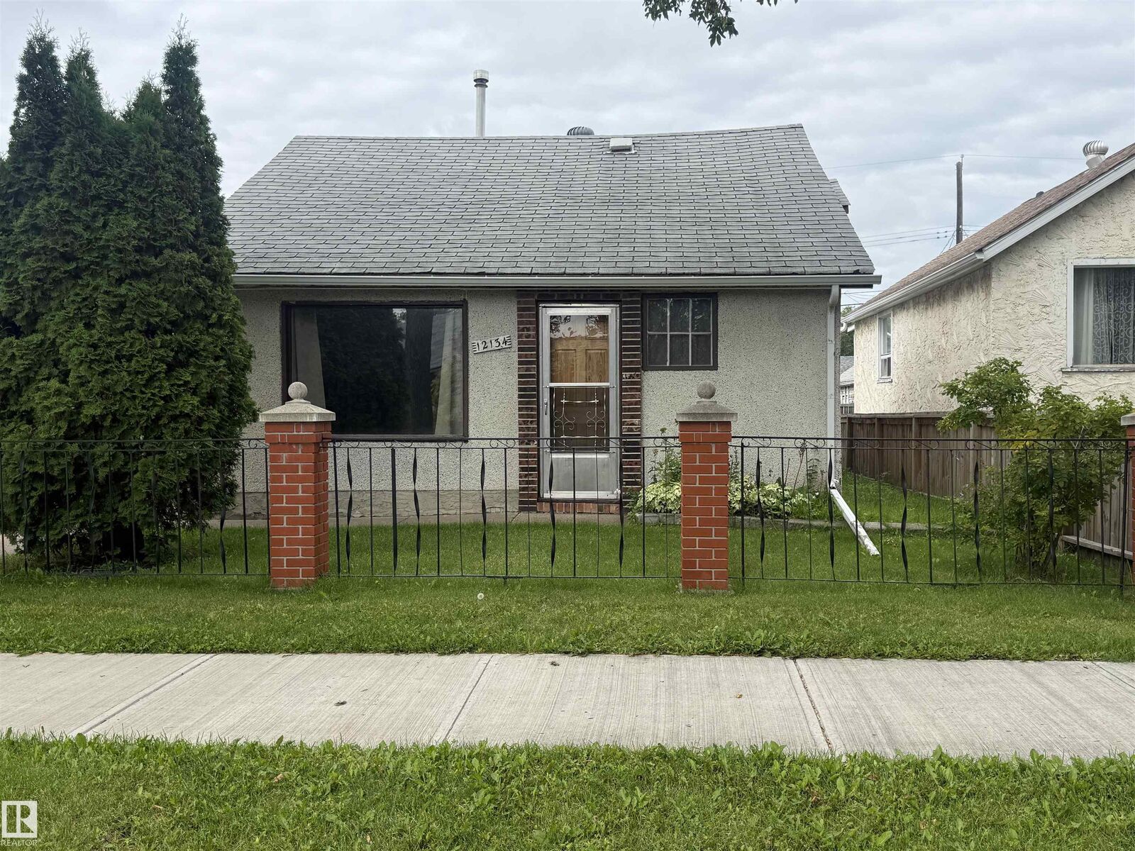 Property Photo:  12134 96 Street NW  AB T5G 1W1 