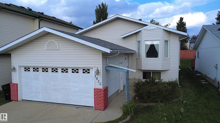 Property Photo:  1055 Jones Crescent NW  AB T6L 6Y1 