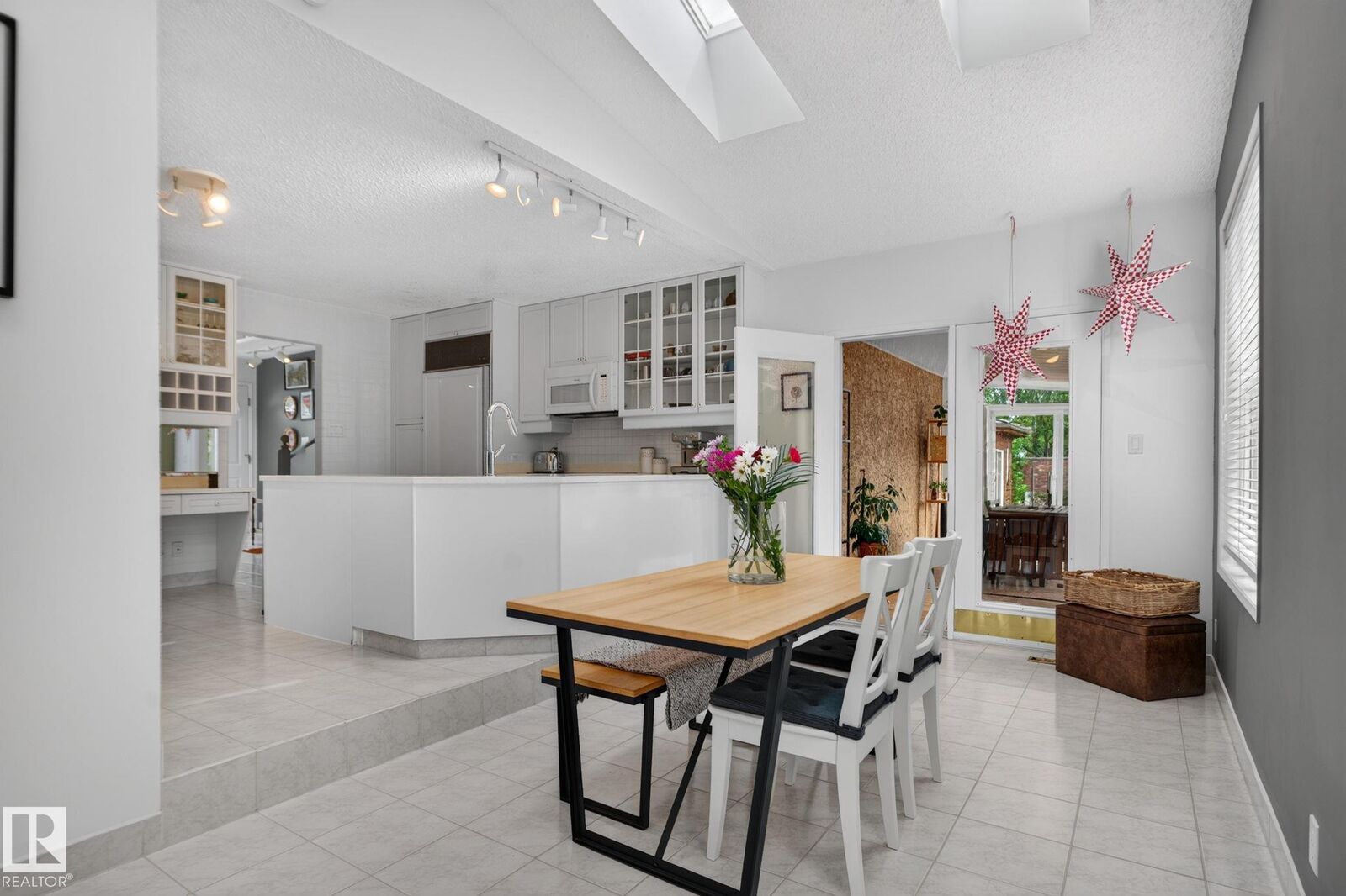 Property Photo:  12 Latimer Place  AB T8N 2J5 