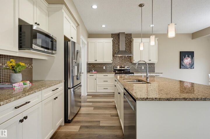 Property Photo:  7836 19 Avenue SW  AB T6X 1W1 