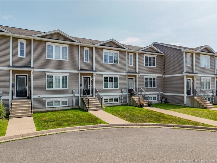 182 James Street — photo 1