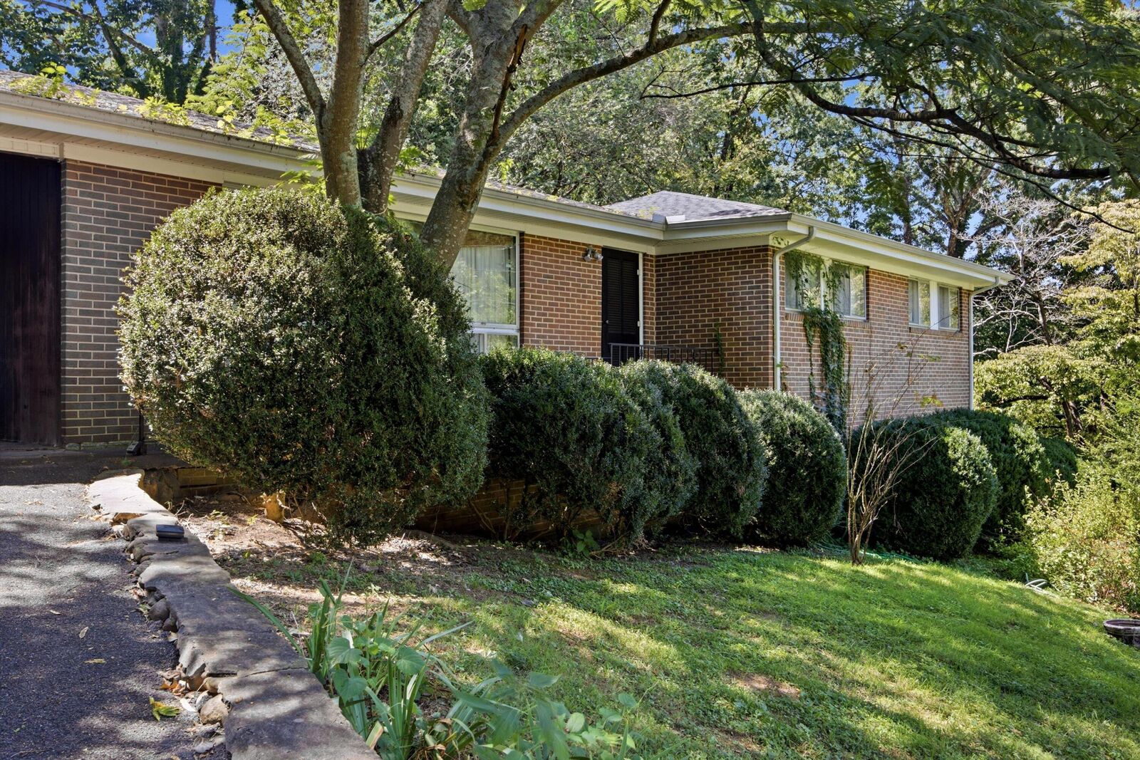 Property Photo: 1905 Hixson Pike TN 37405