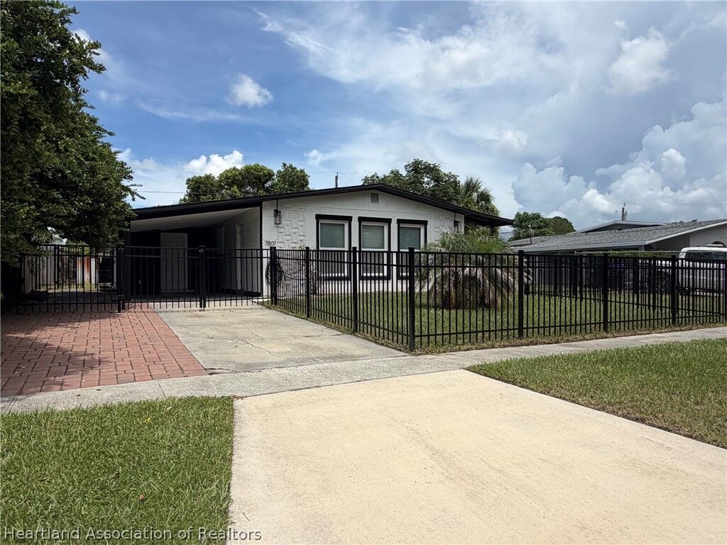 Property Photo: 7807 Grevillea Drive FL 32822