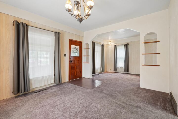 Property Photo:  529 1st Ave NW  IA 50662 