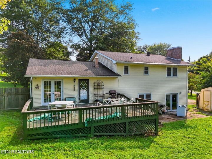 Property Photo: 1909 Grenada Blvd TN 37922