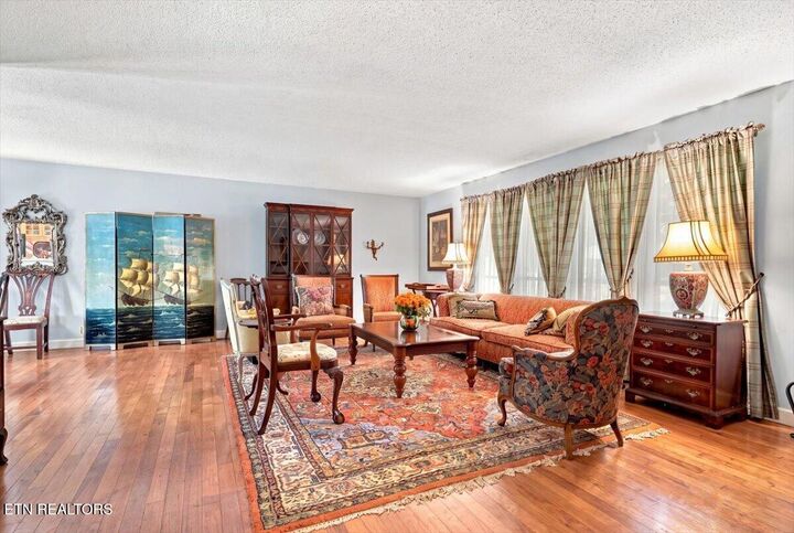 Property Photo: 1909 Grenada Blvd TN 37922
