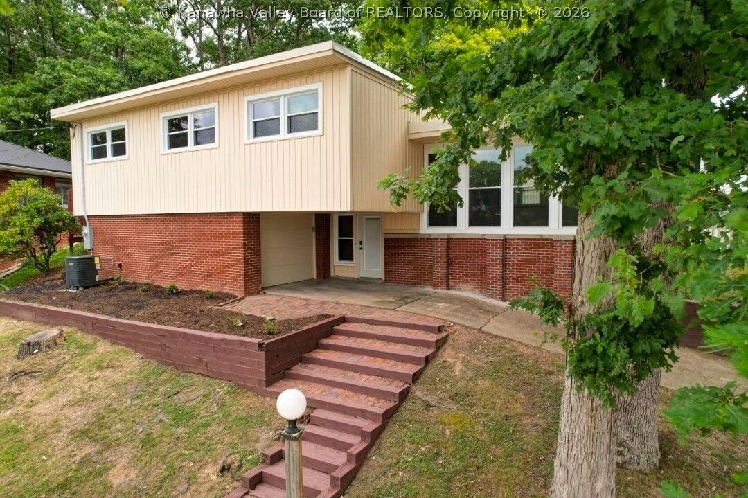 Property Photo:  918 Churchill Circle  WV 25314 