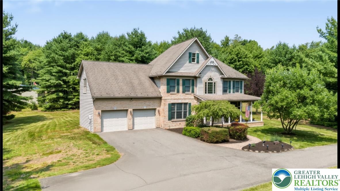 Property Photo: 910 La Montage Drive PA 18071