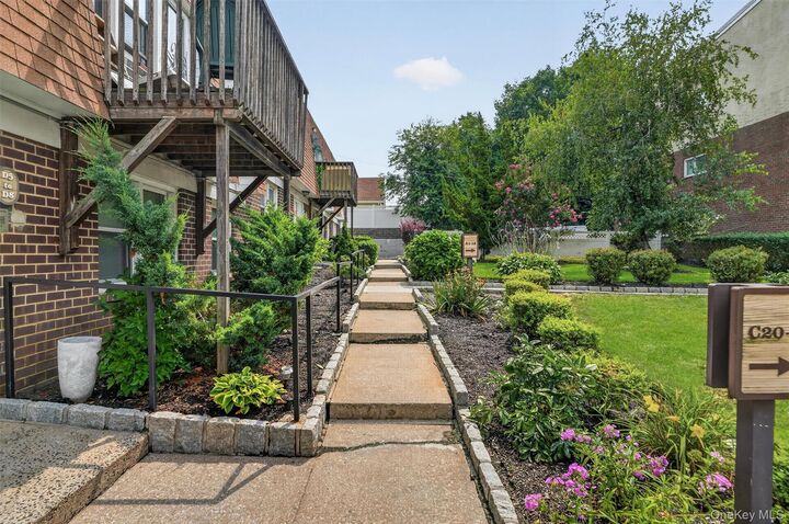 Property Photo:  380 N Broadway D14  NY 10701 