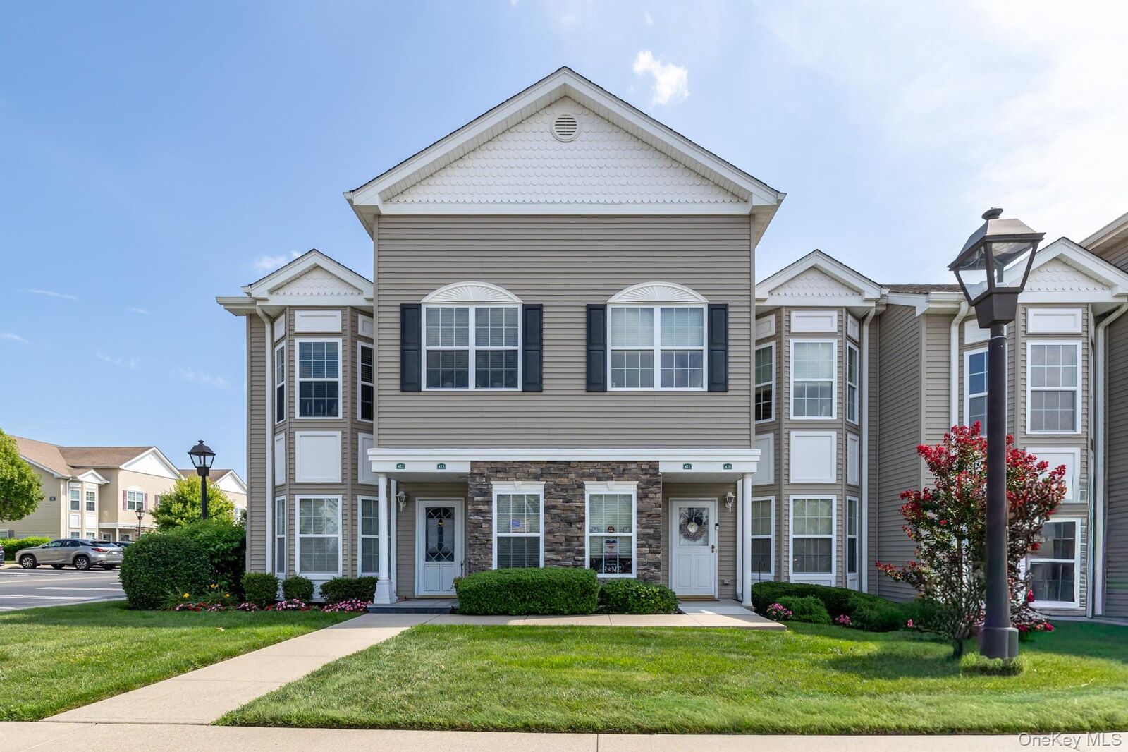 Property Photo:  421 Autumn Drive  NY 11554 