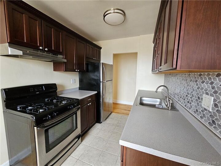 Property Photo: 7 Greenridge Avenue C7 NY 10605