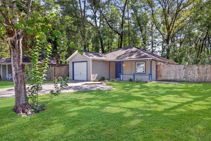 Property Photo: 2115 SW 72nd Street FL 32607