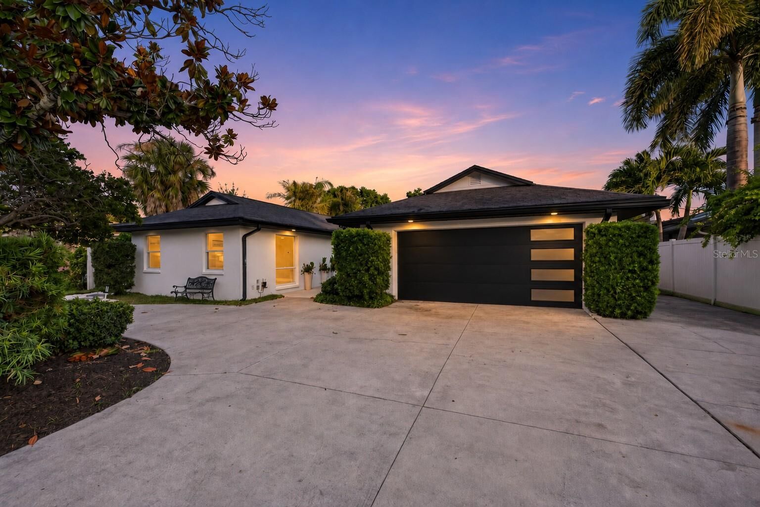 Property Photo: 219 Miramar Boulevard NE FL 33704