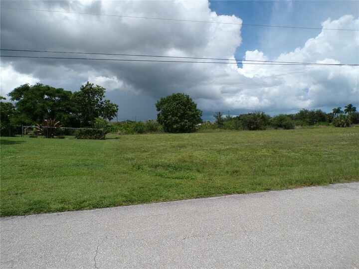 Property Photo: 1128 NW 9th Avenue FL 33993