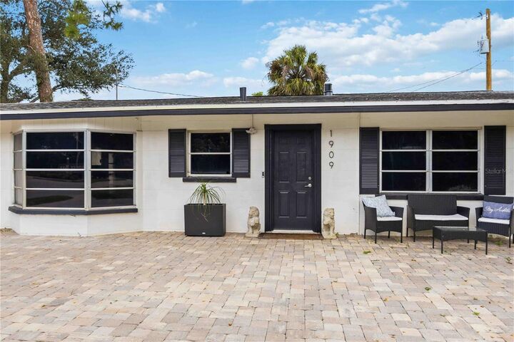 Property Photo:  1909 Buccaneer Drive  FL 34231 