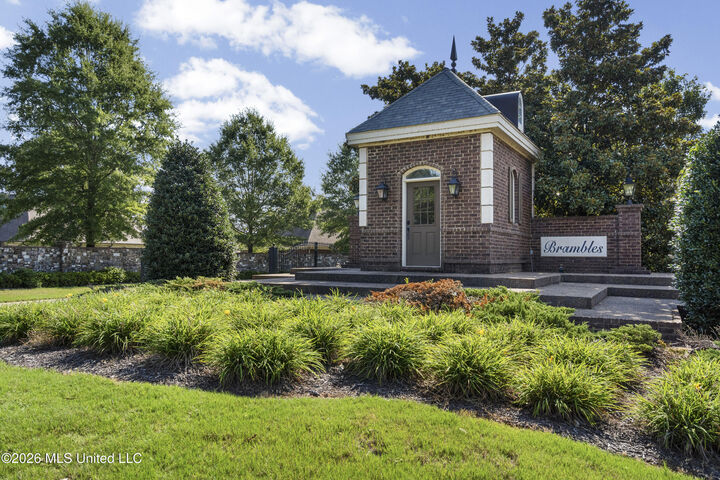 Property Photo: 4389 W Vineyard Drive MS 38672
