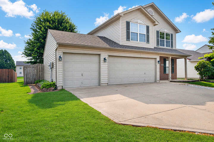 Property Photo:  605 Sunmeadow Lane  IN 46123 
