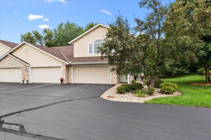 Property Photo: 2465 Country Creek Cir WI 53095