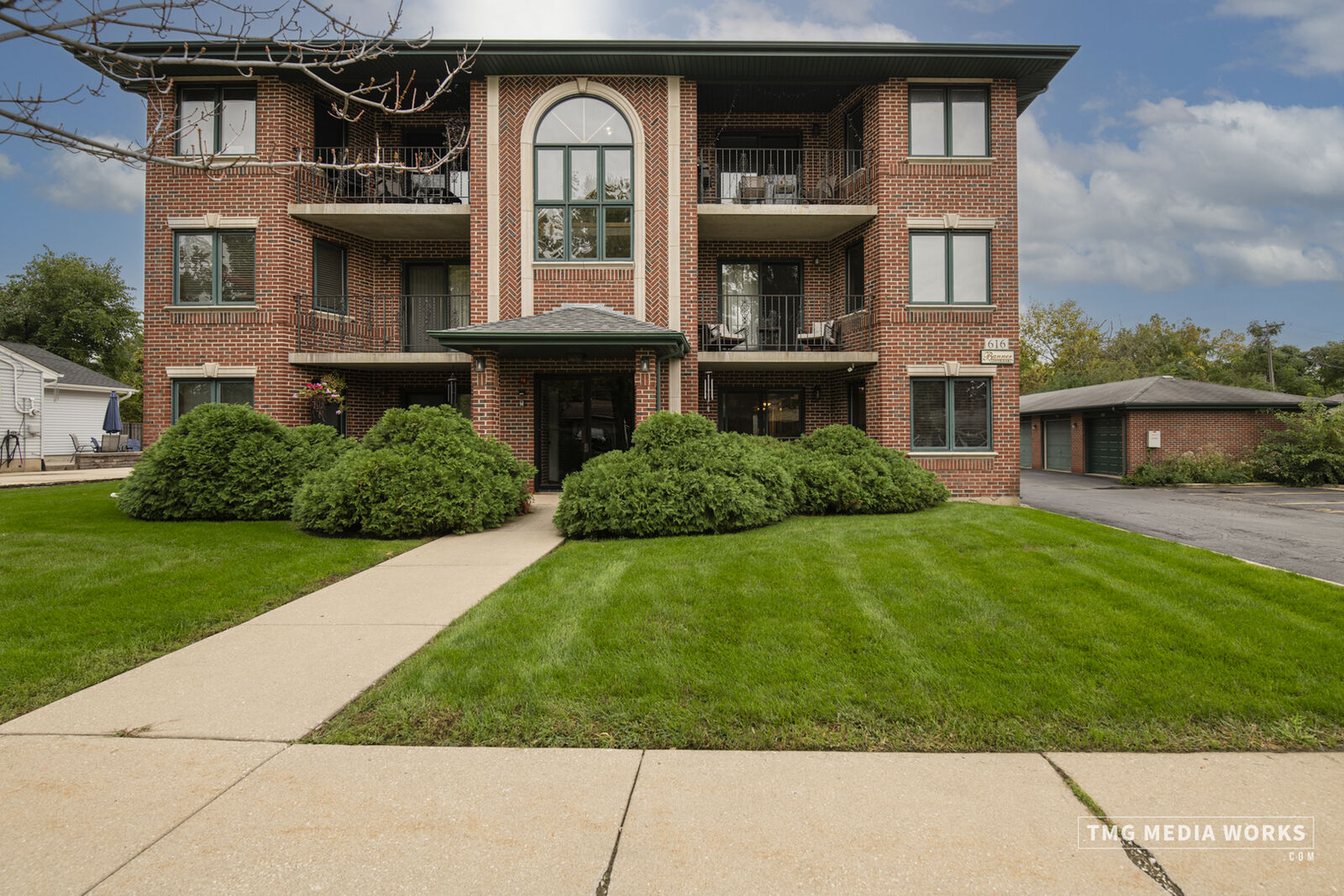 Property Photo: 616 E 5th Avenue 101 IL 60563