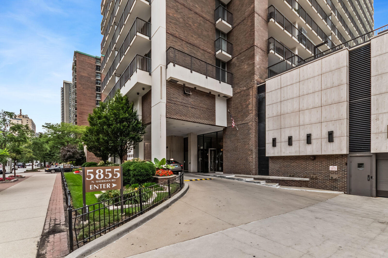 Property Photo: 5855 N Sheridan Road 19F IL 60660