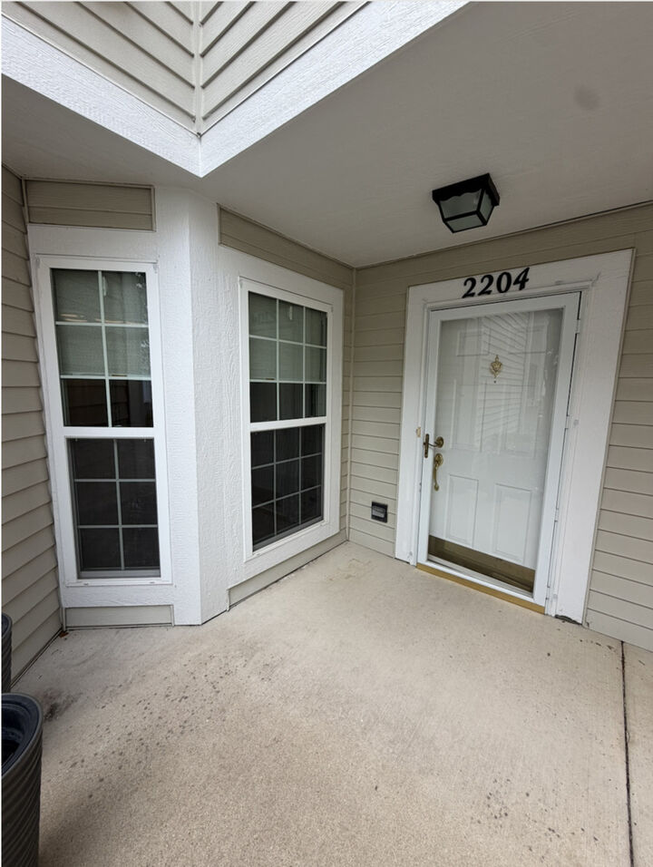 Property Photo:  2204 Scott Lane 2204  IL 60502 