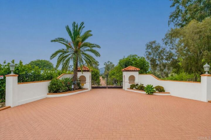 Property Photo: 16762 Caminito De Las Palmas CA 92127