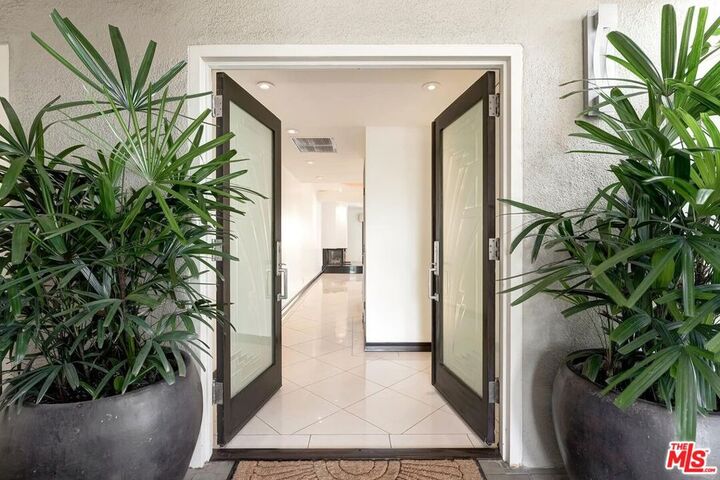 Property Photo: 801 Ocean Avenue 206 CA 90403