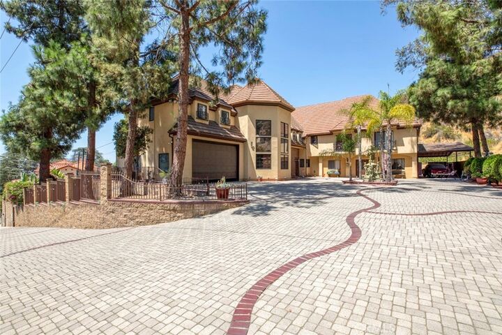 Property Photo:  1663 Vista  CA 91201 